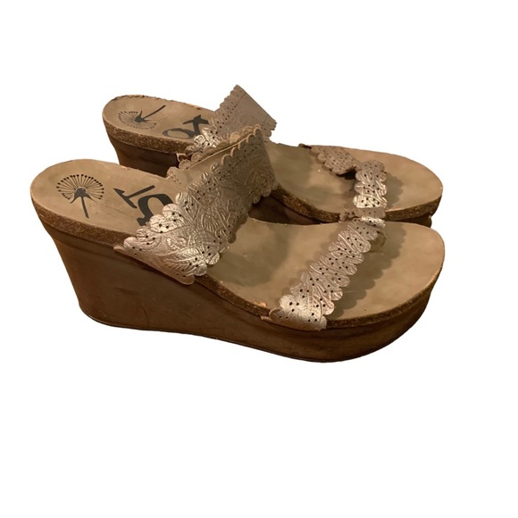 OTBT Shoes - OTBT pewter leather beach park wedge sandals size 9.5 women's metallic shoes